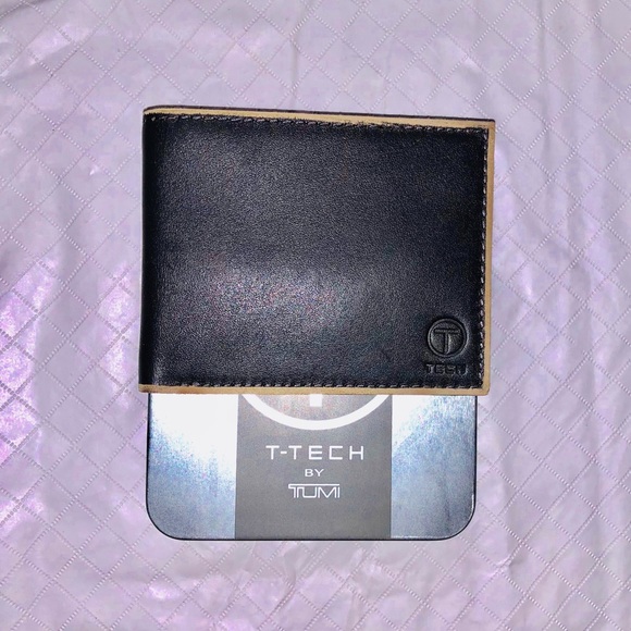tumi tech wallet